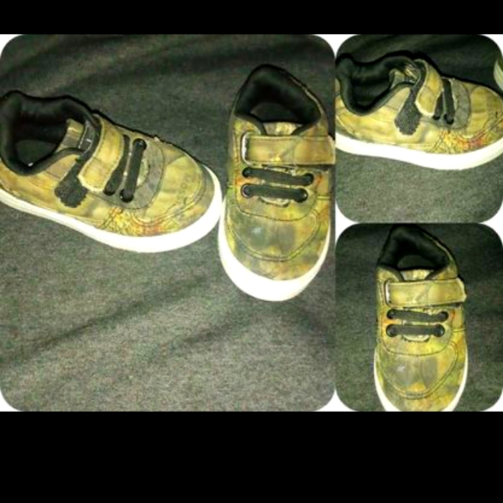 Oomphies size 5 toddler shoes camo